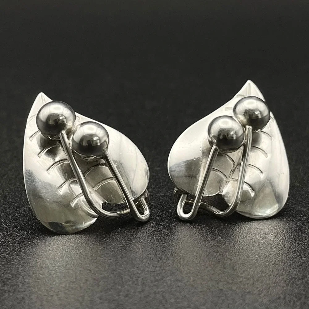 Vtg Sterling DF Mexico ETD Modern Leaf and Berry Earrings Signed‎ Screw Back
